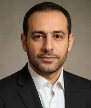 أستاذ محمد هيكل مدير حسابات شركة الجوهرة للشحن من الامارات لمصر